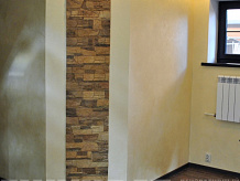 Пример оформления интерьера камнем Безенгийская стена фото 6